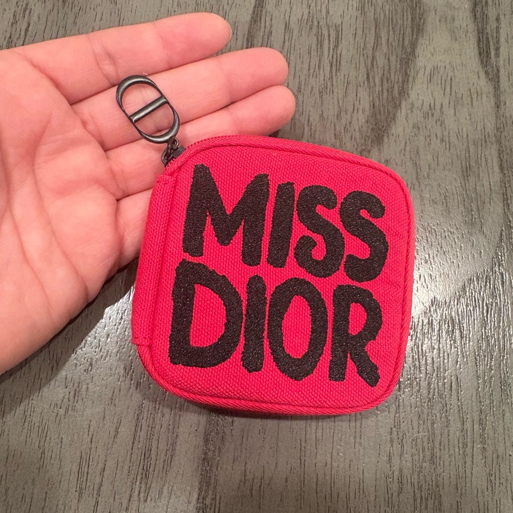 *New MISS DIOR Bold Red Coin Case with 4 perfume samplers